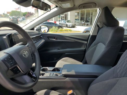 Used 2025 Toyota Camry LE FWD image 17