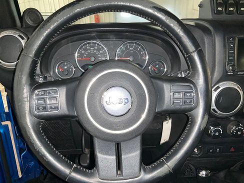 Used 2014 Jeep Wrangler Unlimited Sahara w/ Dual Top Group image 19