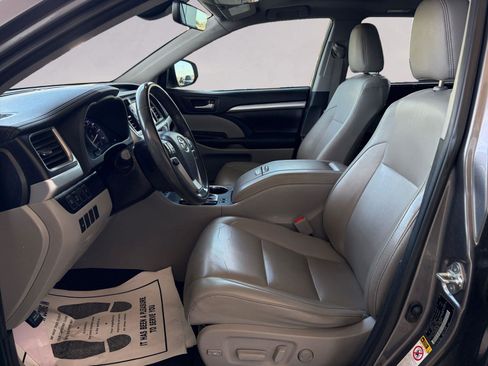 Used 2019 Toyota Highlander SE image 9