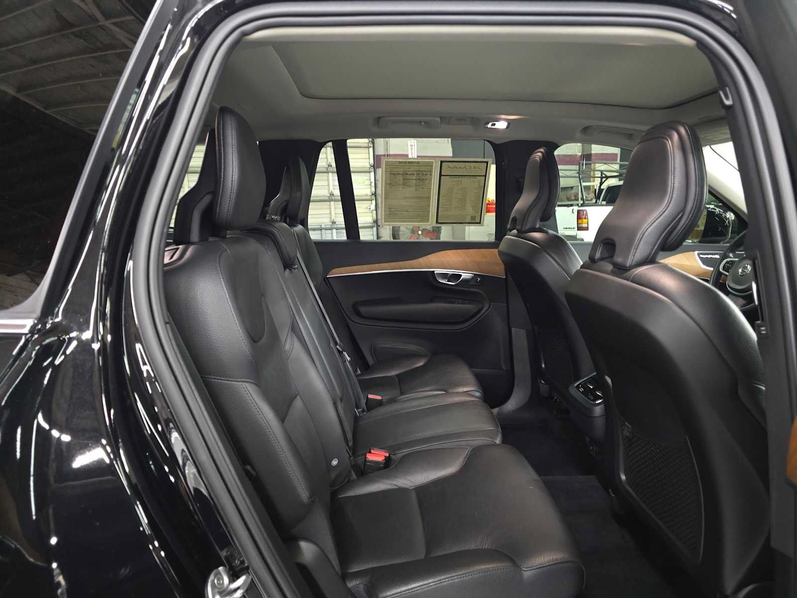 Used 2022 Volvo XC90 T6 Momentum w/ Climate Package AWD/4WD image 12
