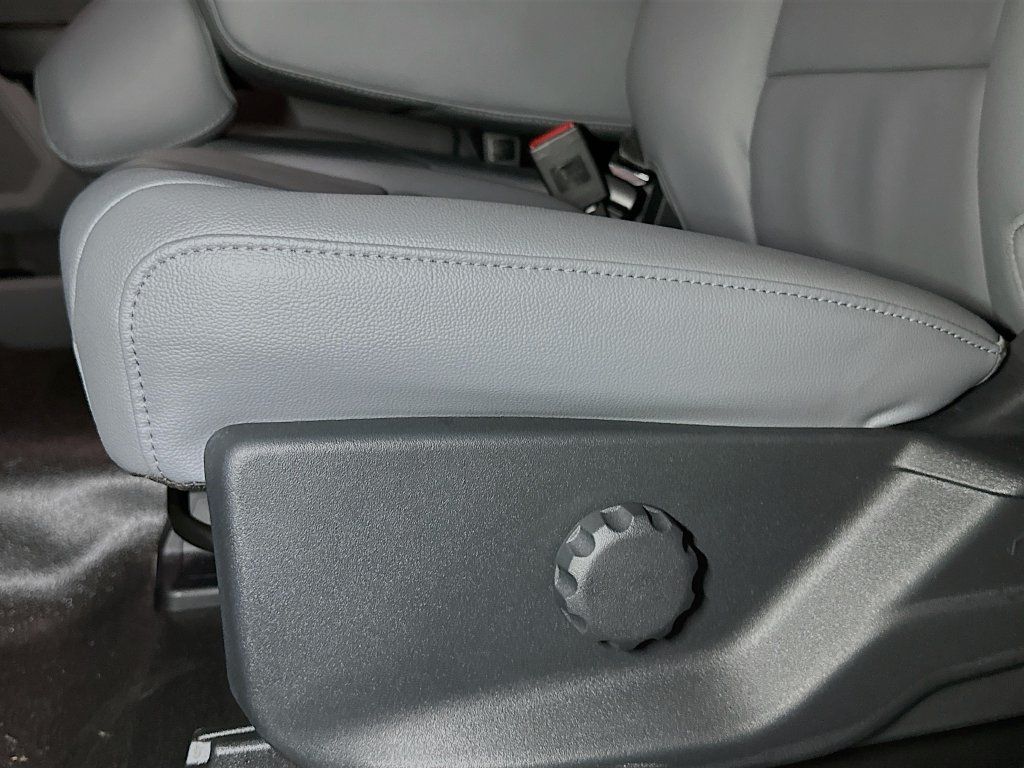 New 2026 Ford F550 4x4 Regular Cab Super Duty image 15