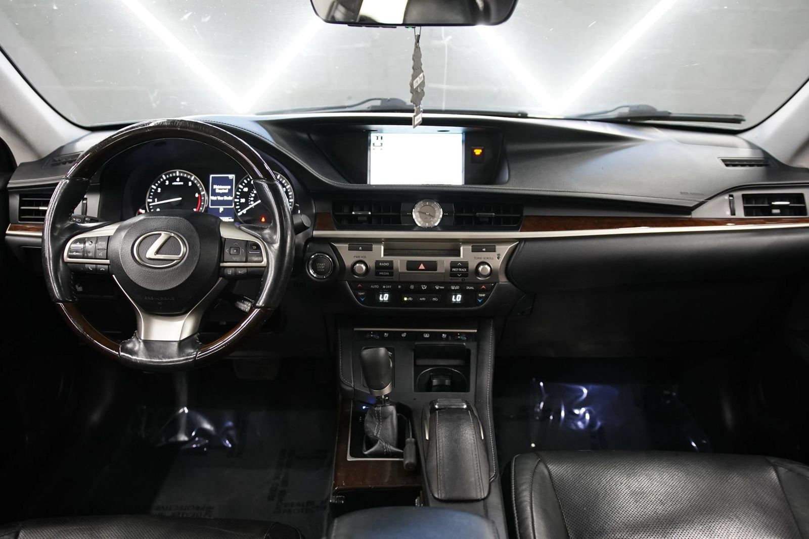 Used 2017 Lexus ES 350 w/ Luxury Package FWD image 24