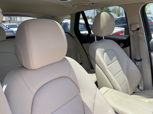 Used 2019 Mercedes-Benz GLC 350e 4MATIC w/ Premium Package image 33