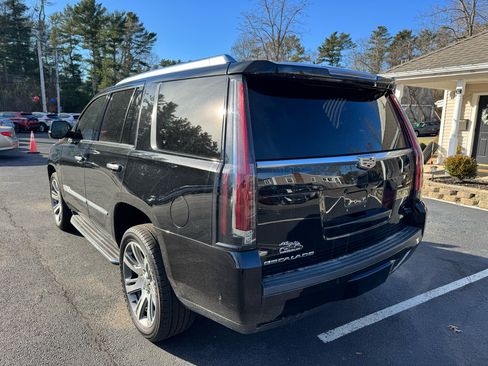 Used 2019 Cadillac Escalade Luxury image 7