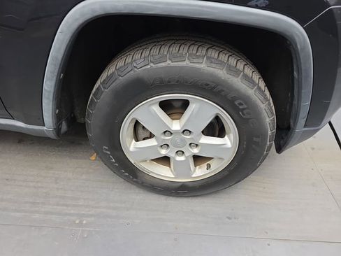 Used 2012 Jeep Grand Cherokee Laredo w/ Laredo E Group image 13