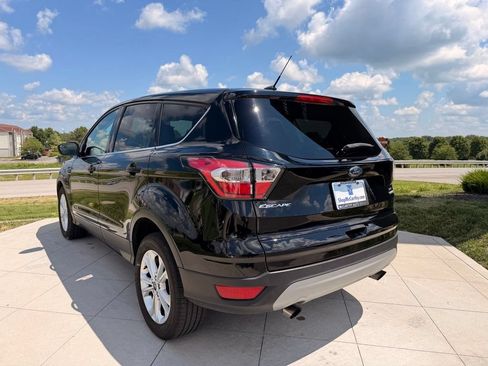 Used 2017 Ford Escape SE FWD image 7