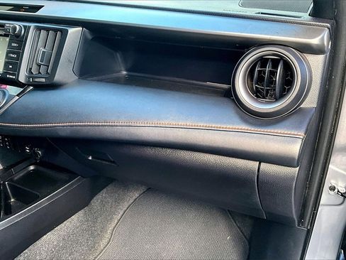 Used 2016 Toyota RAV4 SE image 24