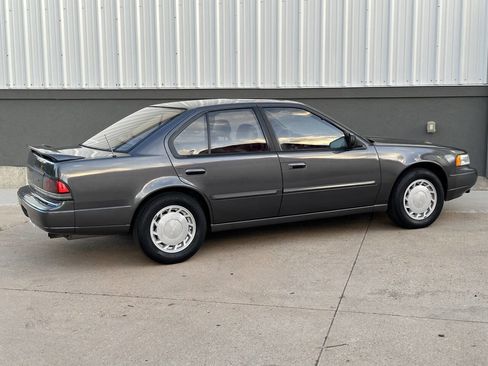 Used 1989 Nissan Maxima SE image 36