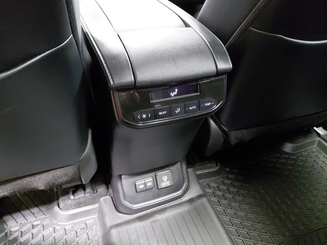 Used 2023 Toyota Highlander Limited AWD/4WD image 20
