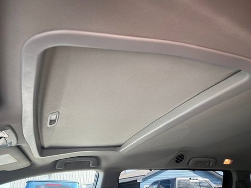 Used 2017 Toyota Sienna SE image 12