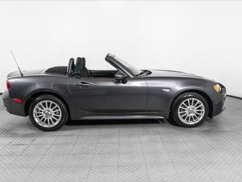 Used 2017 FIAT 124 Spider Classica image 7