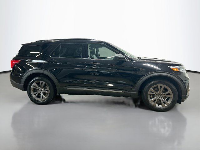 Used 2021 Ford Explorer XLT w/ XLT Sport Appearance Package AWD/4WD image 5