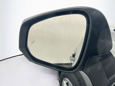 Used 2024 Toyota Highlander LE image 16