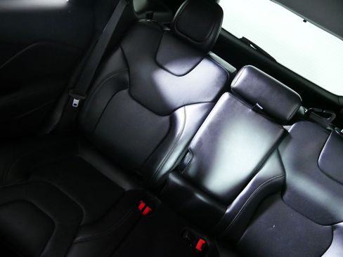 Used 2020 Jeep Cherokee Limited AWD/4WD image 12