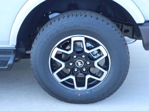 New 2026 Ford Bronco Outer Banks AWD/4WD image 19