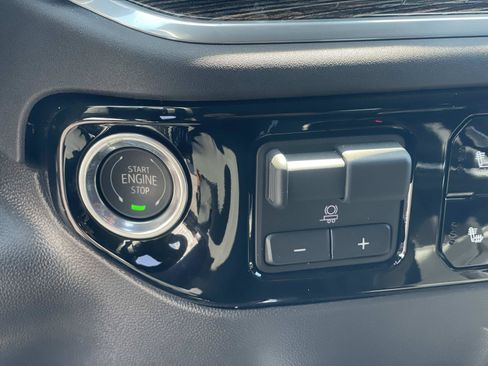 New 2026 GMC Sierra 1500 Elevation w/ Elevation Premium Package AWD/4WD image 19