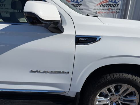Used 2023 GMC Yukon SLT w/ SLT Premium Package image 27