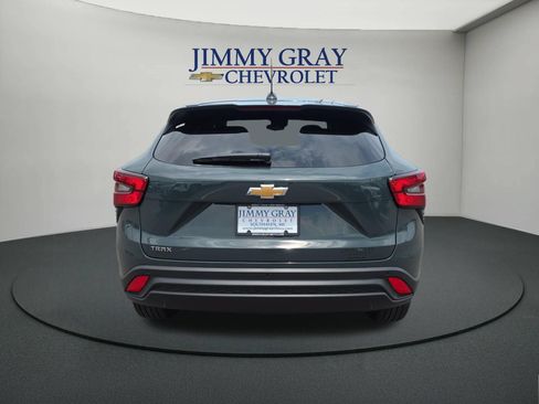 New 2026 Chevrolet Trax LS w/ LS Convenience Package FWD image 4