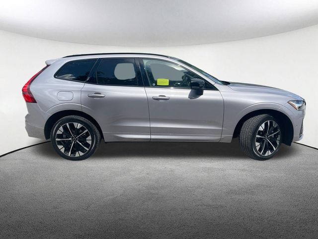 Used 2026 Volvo XC60 B5 Plus AWD/4WD image 18