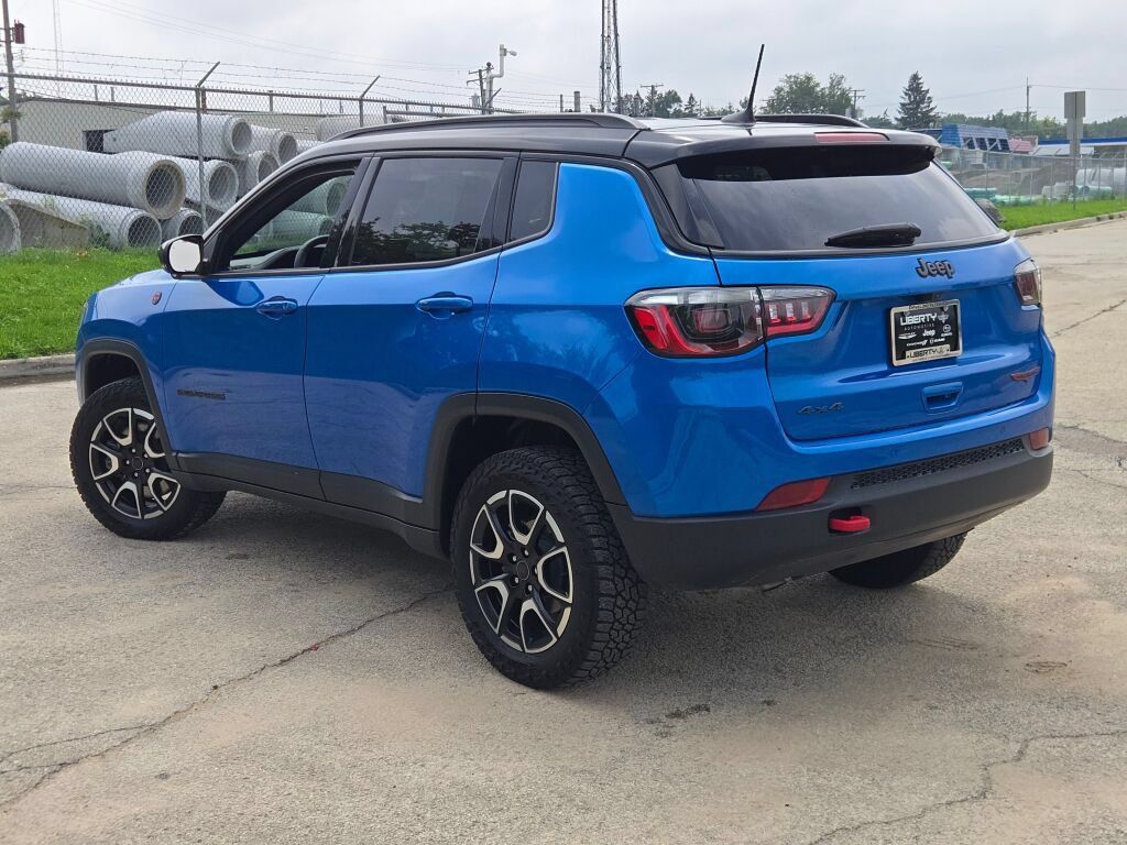 Certified 2025 Jeep Compass Trailhawk w/ Trailhawk Convenience Group AWD/4WD image 17