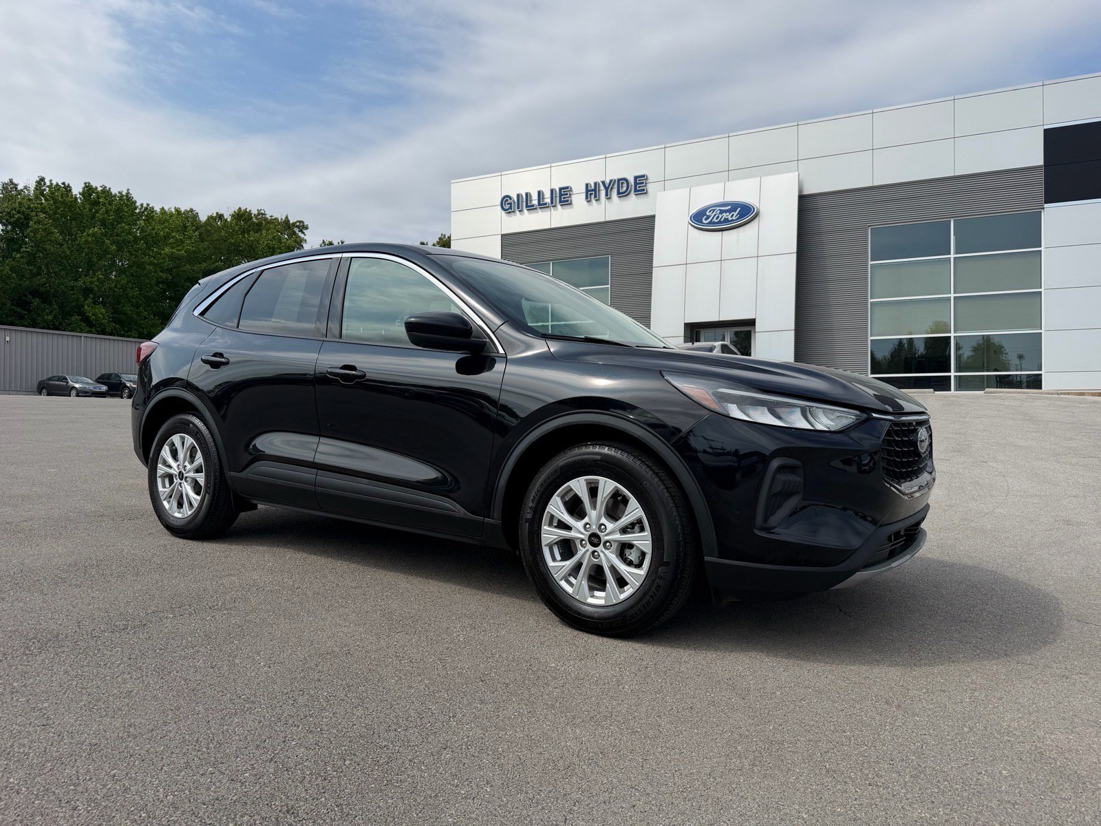 Used 2024 Ford Escape Active w/ Tech Pack #2 FWD image 2