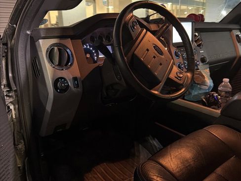 Used 2015 Ford F250 Lariat w/ Lariat Ultimate Package image 9