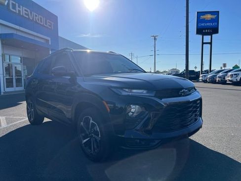 Used 2023 Chevrolet TrailBlazer RS w/ Sun and Liftgate Package AWD/4WD image 3