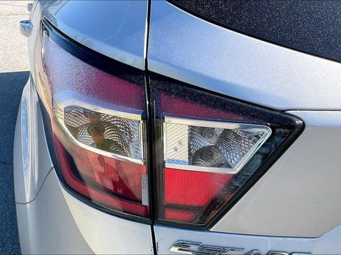 Used 2017 Ford Escape SE FWD image 30