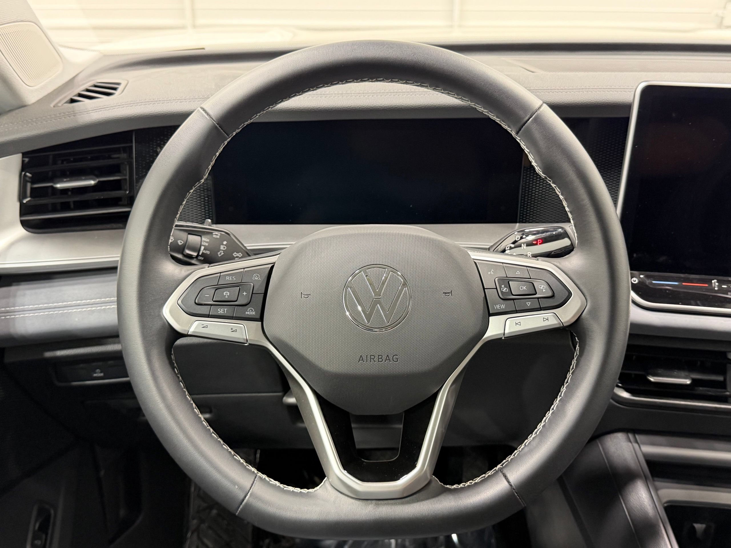 Used 2026 Volkswagen Tiguan SE AWD/4WD image 35