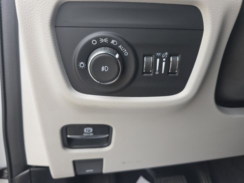 Used 2021 Jeep Grand Cherokee L Overland w/ Advanced Protech Group III AWD/4WD image 29