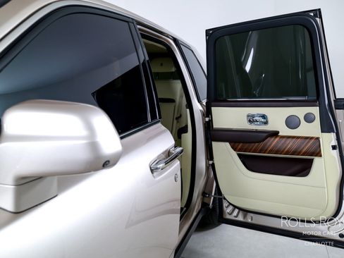 Used 2019 Rolls-Royce Cullinan image 16