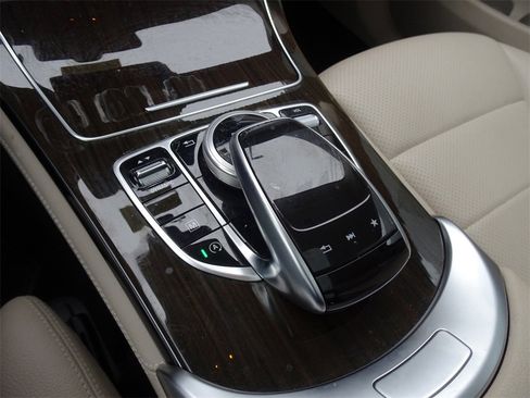 Used 2019 Mercedes-Benz GLC 300 4MATIC image 19