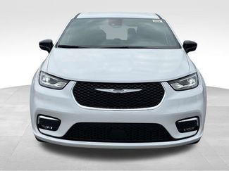 New 2026 Chrysler Pacifica Select video 2