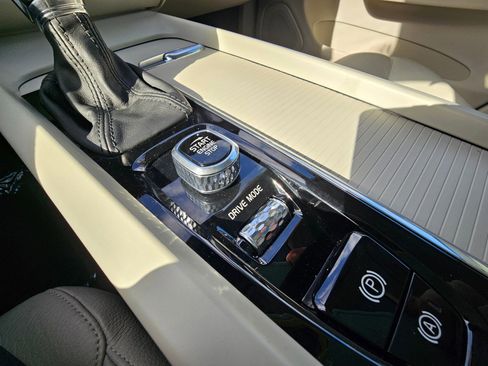 Used 2020 Volvo XC60 T6 Momentum image 42