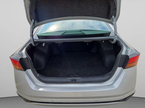 Used 2024 Nissan Altima 2.5 SV FWD image 27