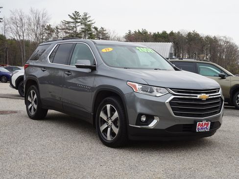 Used 2019 Chevrolet Traverse LT w/ LT Premium Package AWD/4WD image 3