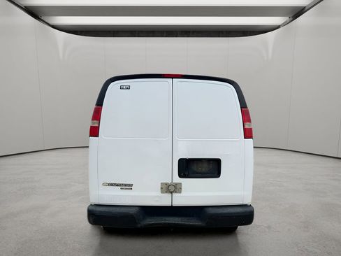 Used 2016 Chevrolet Express 2500 RWD image 4