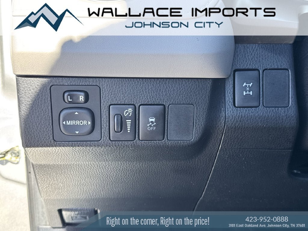 Used 2015 Toyota RAV4 LE AWD/4WD image 29