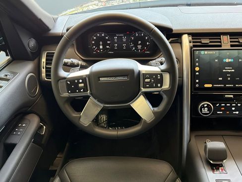 Certified 2025 Land Rover Discovery S AWD/4WD image 30