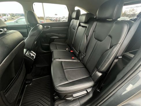 Used 2021 Kia Sorento S image 13