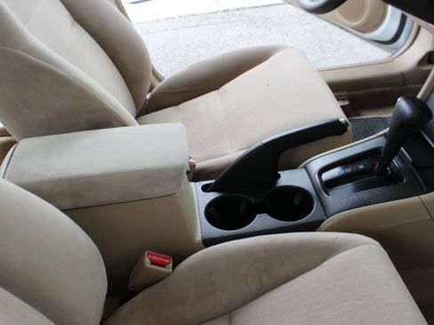 Used 2004 Honda Accord LX image 22