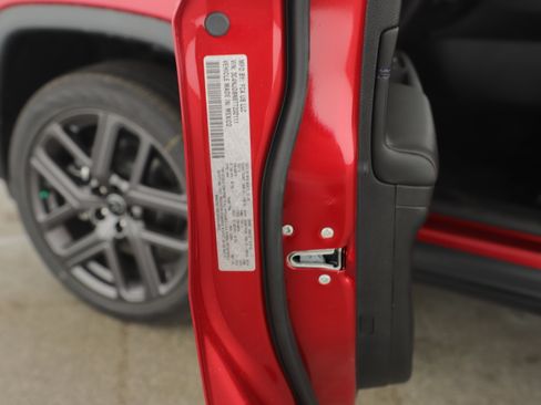 New 2026 Jeep Compass Latitude image 10