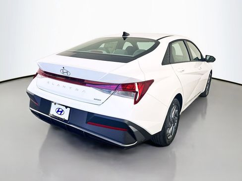New 2026 Hyundai Elantra Hybrid FWD image 5