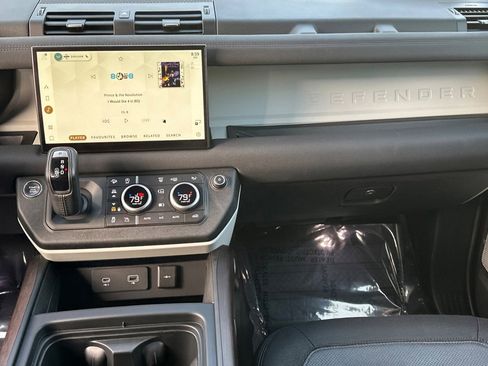 Used 2023 Land Rover Defender 130 X-Dynamic SE image 29