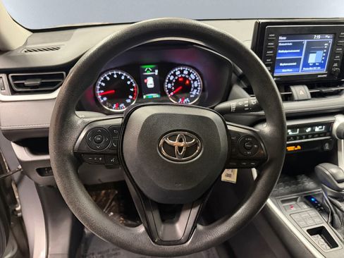 Used 2021 Toyota RAV4 LE AWD/4WD image 17