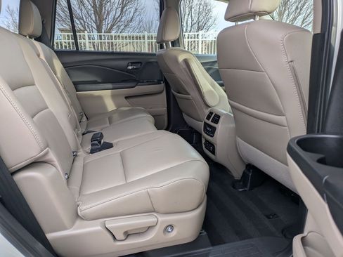 Certified 2018 Honda Pilot Touring image 30