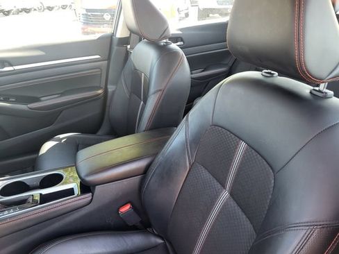 Certified 2023 Nissan Altima 2.5 SR FWD image 18