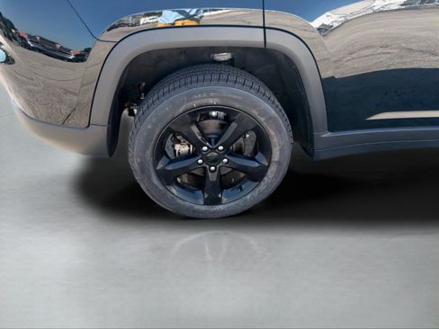 Used 2023 Jeep Grand Cherokee Altitude AWD/4WD image 30