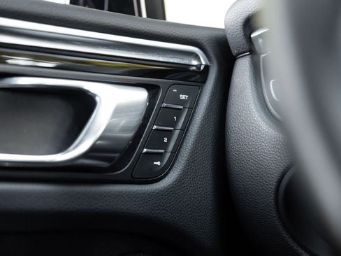 Certified 2023 Porsche Macan AWD/4WD image 18