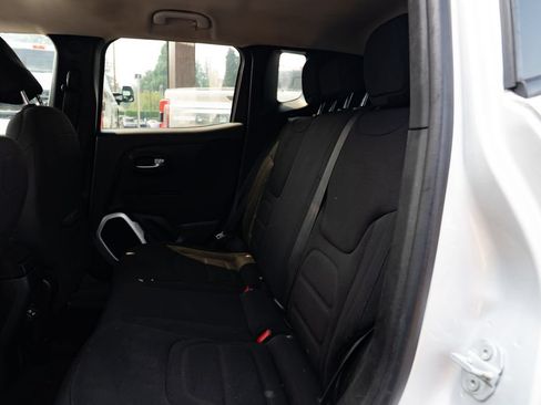 Used 2018 Jeep Renegade Latitude FWD image 18